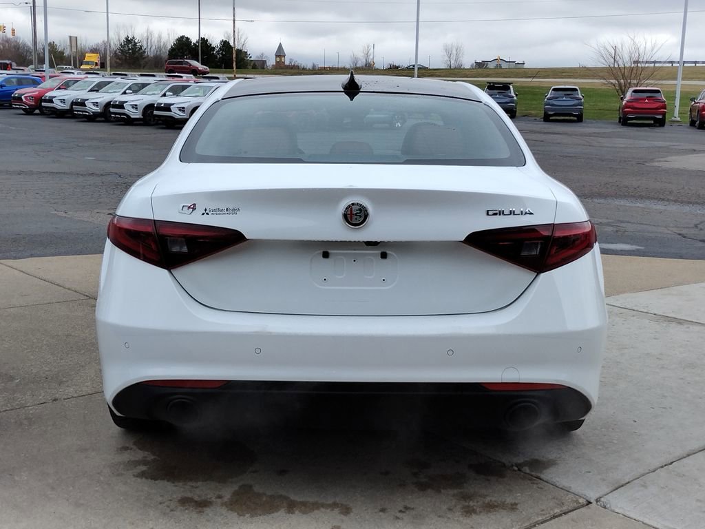 Used 2022 Alfa Romeo Giulia Ti image 7