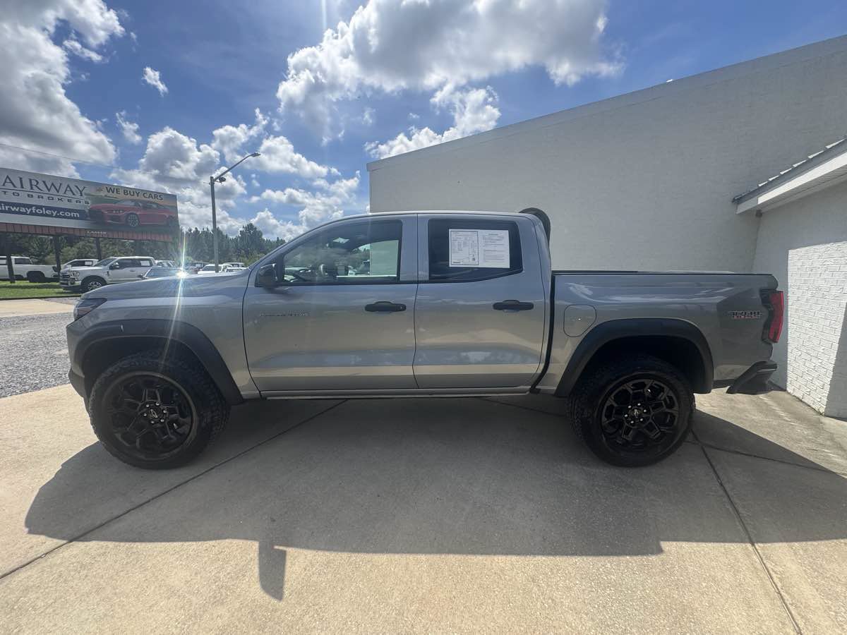 Used 2026 Chevrolet Colorado Trail Boss AWD/4WD image 2