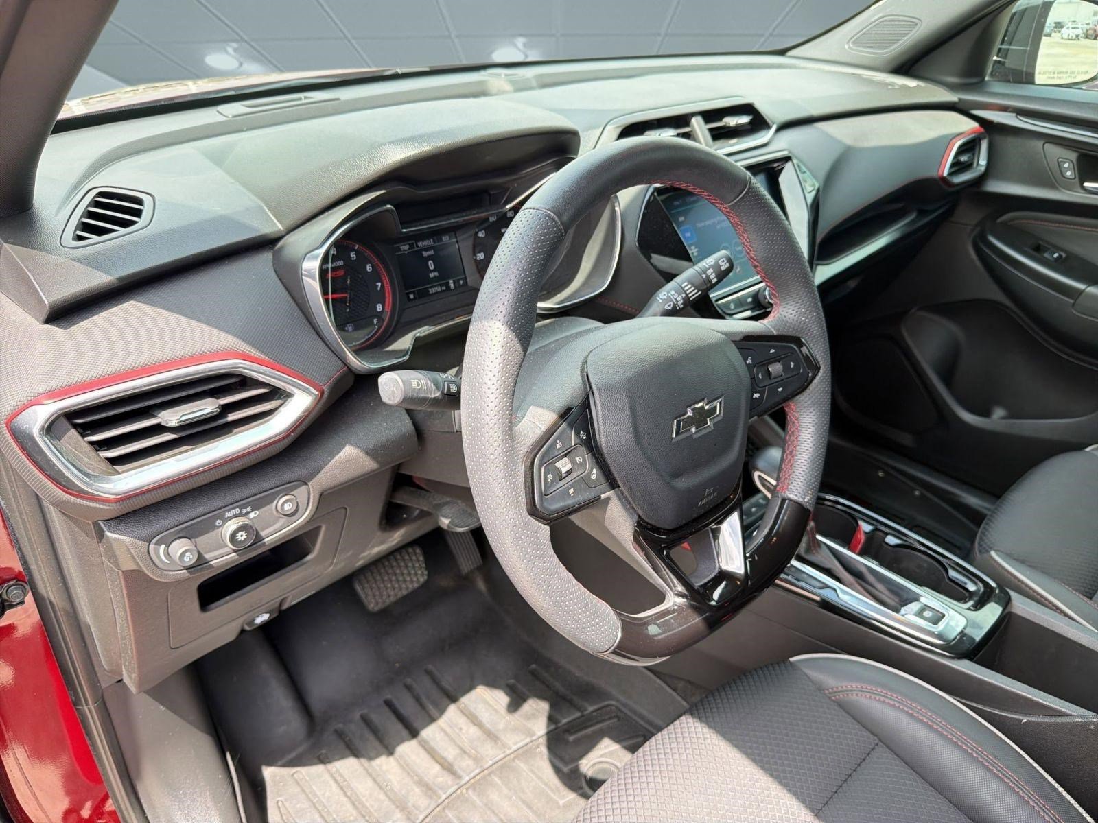 Used 2023 Chevrolet TrailBlazer RS w/ Sun and Liftgate Package FWD image 4