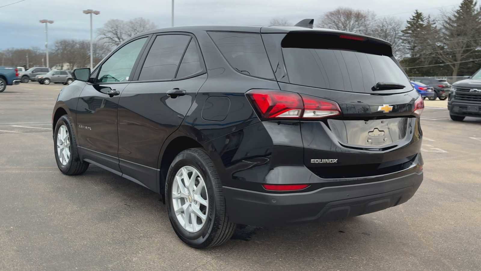 Used 2024 Chevrolet Equinox LS w/ LS Convenience Package image 4