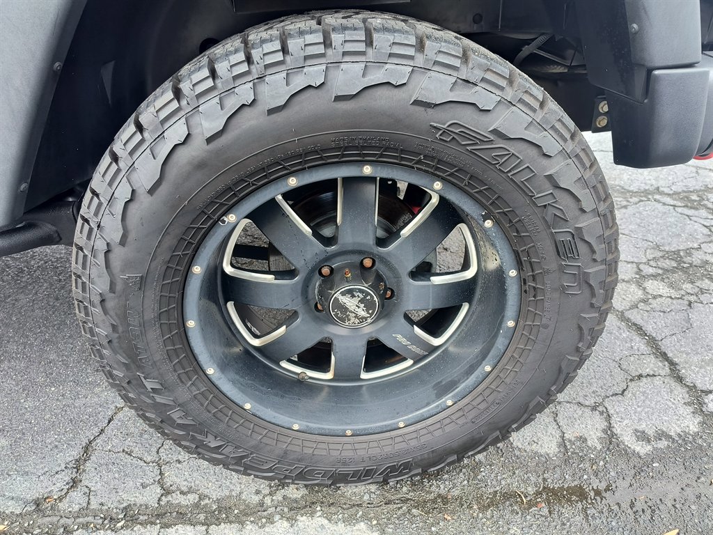 Used 2014 Jeep Wrangler Unlimited Rubicon image 12