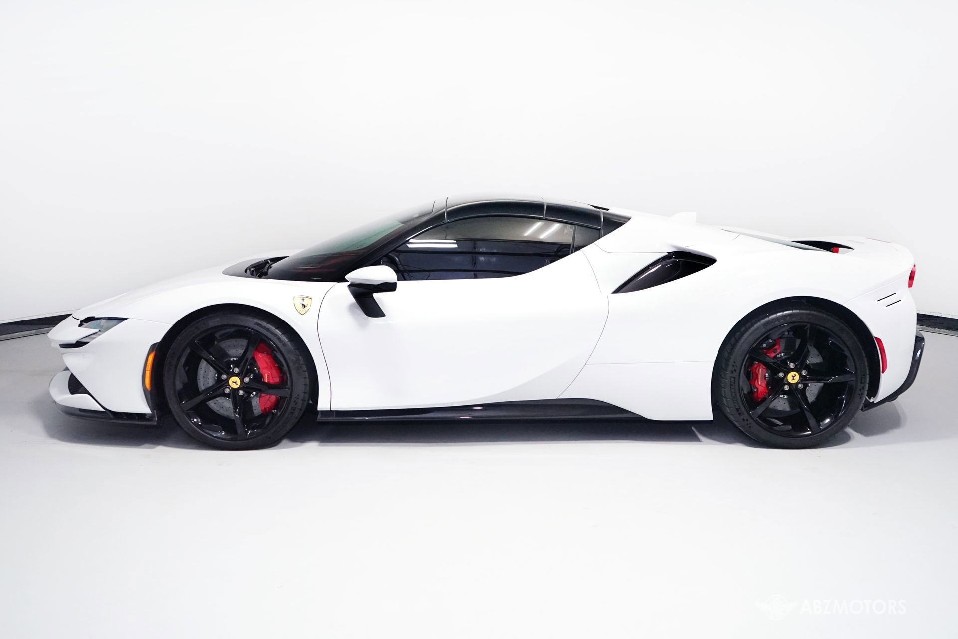 Used 2025 Ferrari SF90 Spider AWD/4WD image 5
