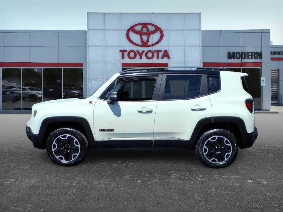 Used 2017 Jeep Renegade Trailhawk image 3