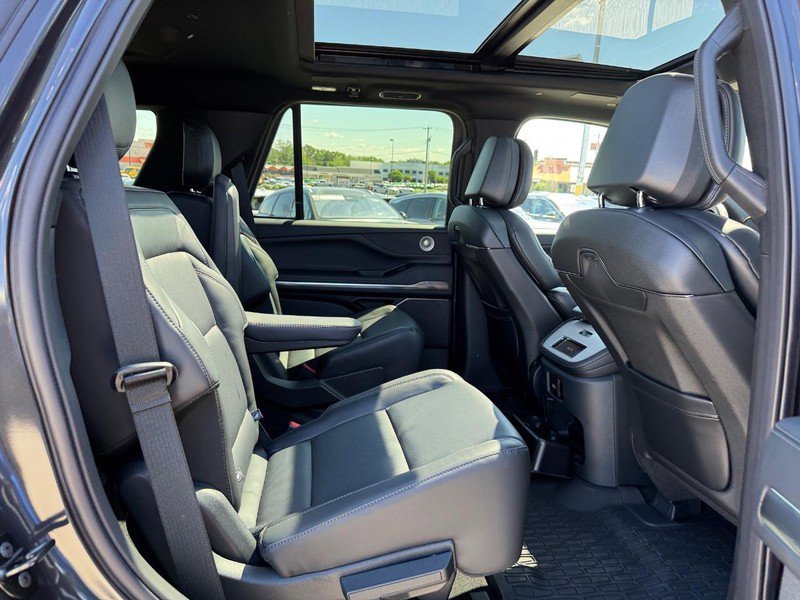 New 2025 Lincoln Navigator Reserve w/ Jet Appearance Package image 14