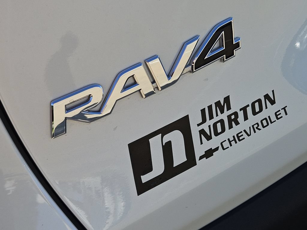 Used 2022 Toyota RAV4 XLE Premium AWD/4WD image 11