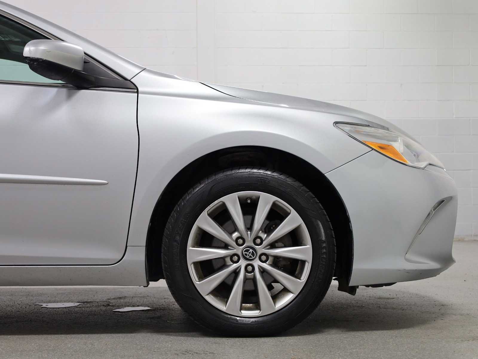 Used 2017 Toyota Camry XLE w/ Moonroof Package FWD image 11