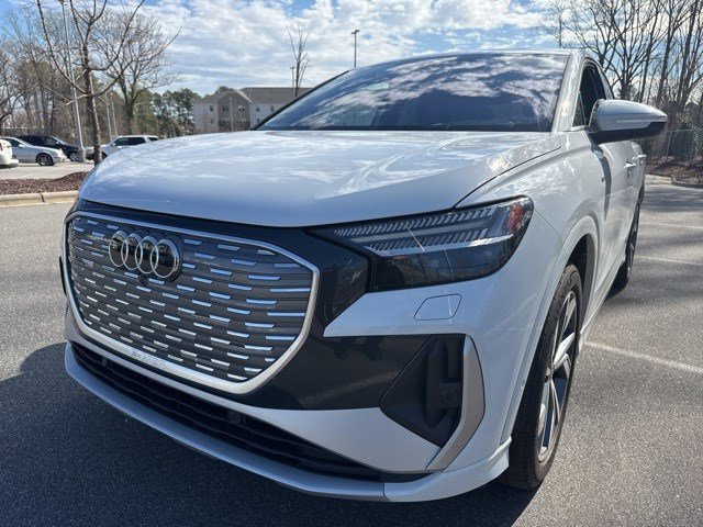 Used 2024 Audi Q4 e-tron Prestige image 7