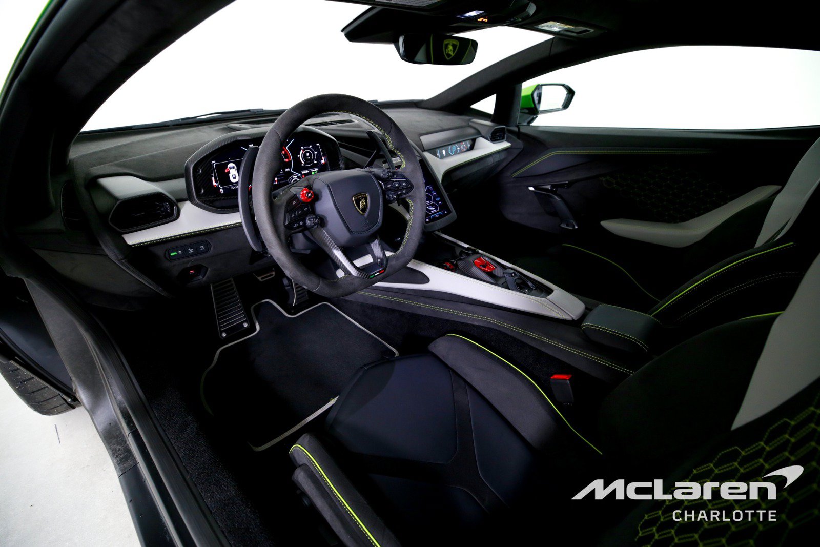 Used 2024 Lamborghini Revuelto AWD/4WD image 13