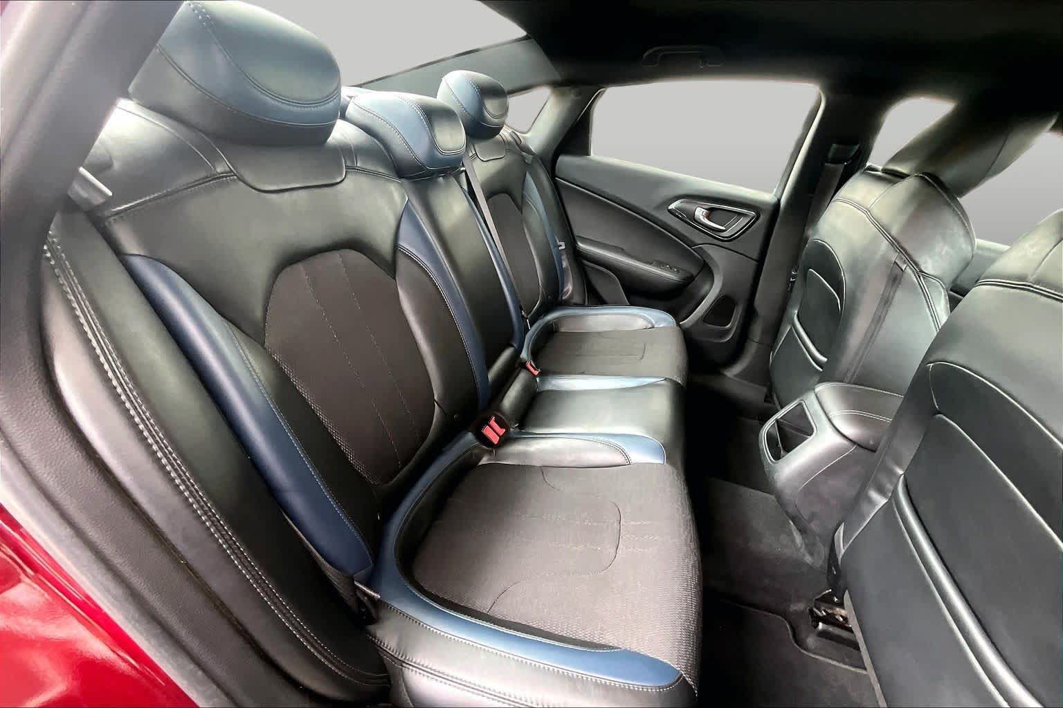 Used 2015 Chrysler 200 S FWD image 20