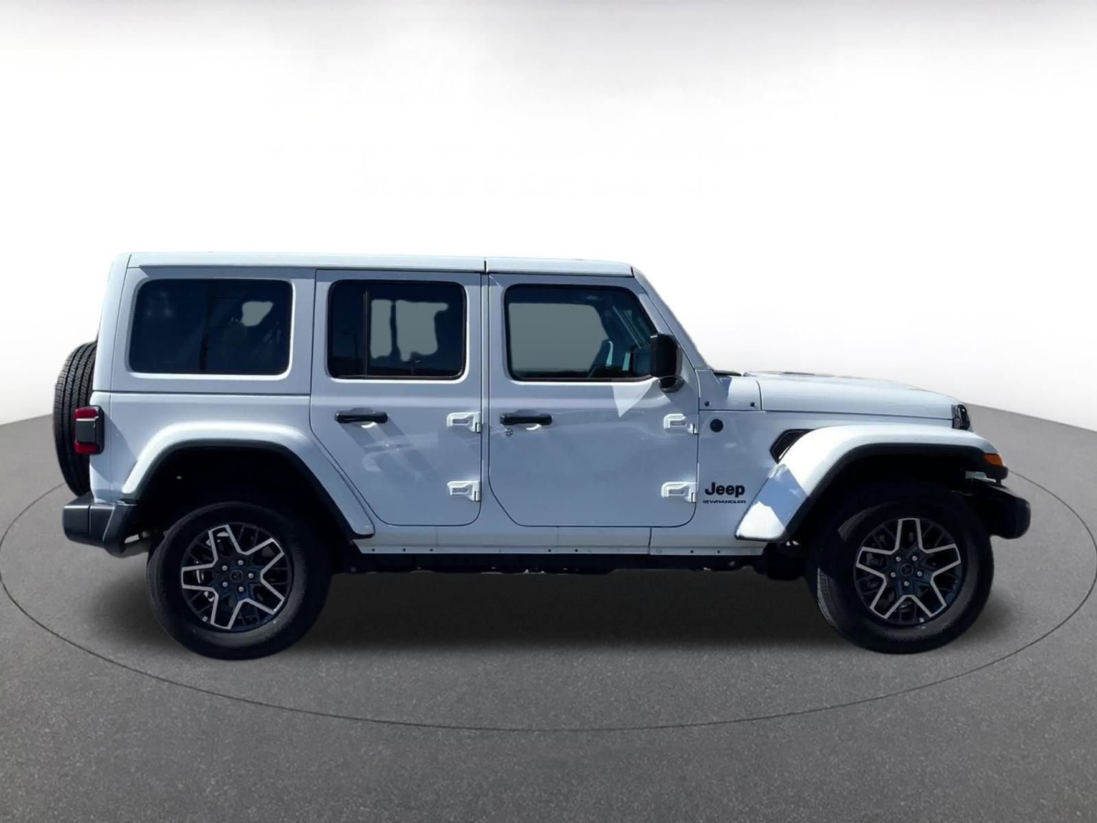 Used 2025 Jeep Wrangler Sahara image 16