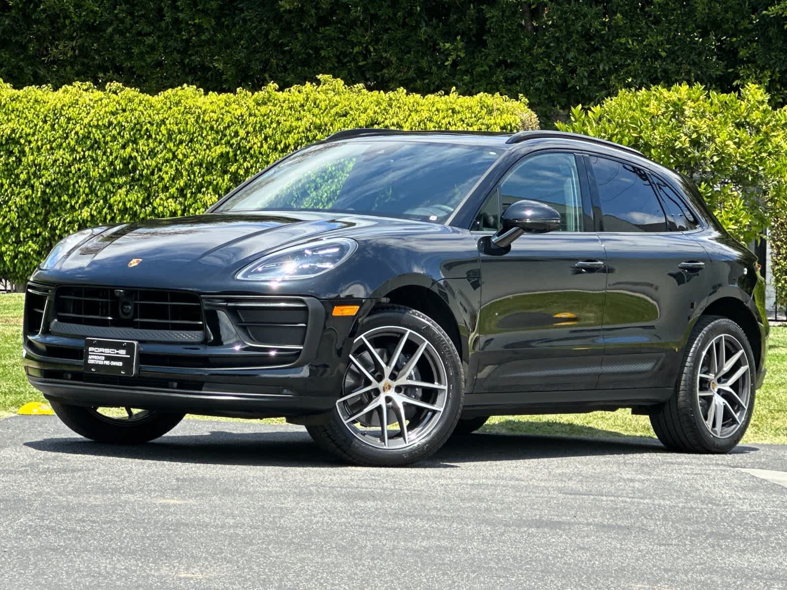 Certified 2026 Porsche Macan AWD/4WD image 1