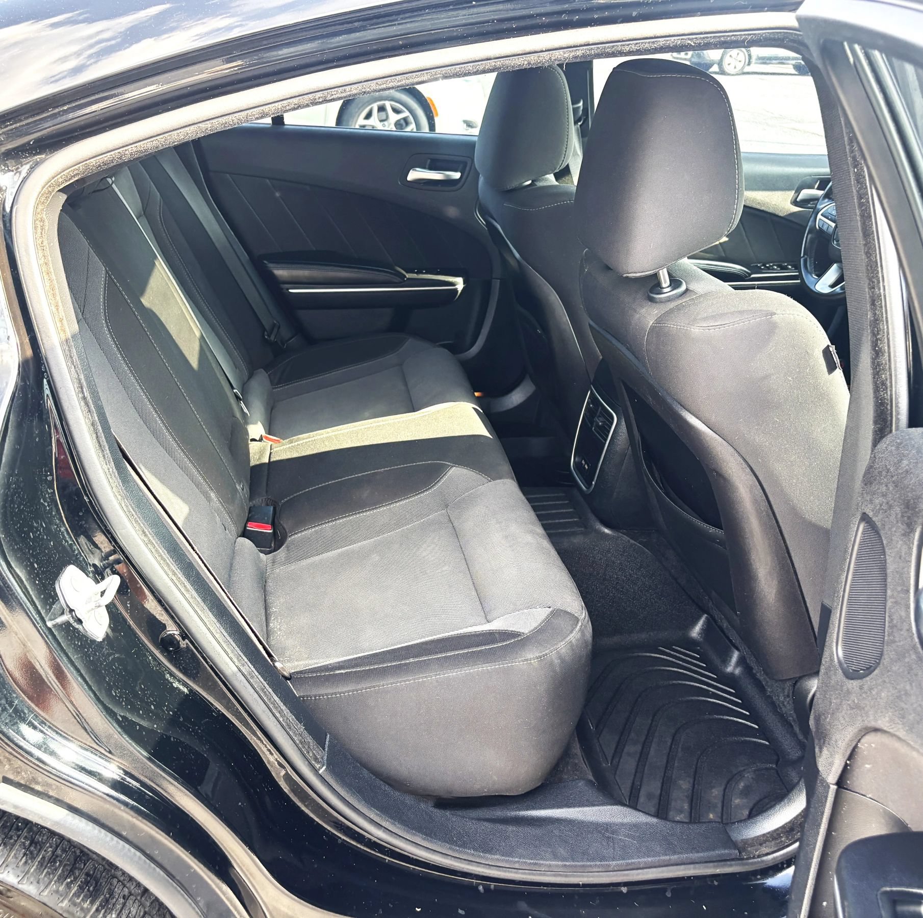 Used 2015 Dodge Charger SXT RWD image 9