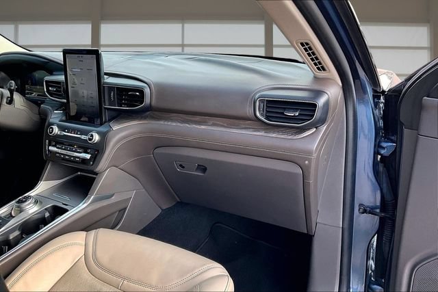 Used 2020 Ford Explorer Platinum w/ Premium Technology Package AWD/4WD image 17