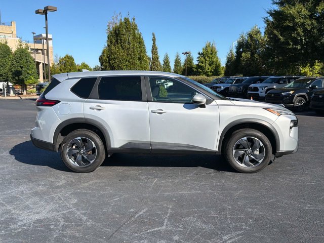 Used 2025 Nissan Rogue SV AWD/4WD image 3