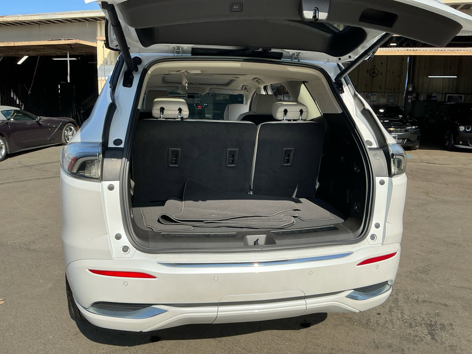 Used 2023 Buick Enclave Avenir w/ Avenir Technology Package image 25