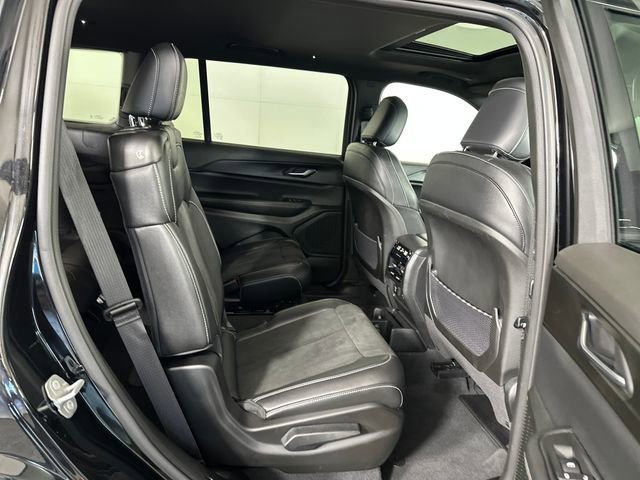 Used 2023 Jeep Grand Cherokee L Laredo image 28