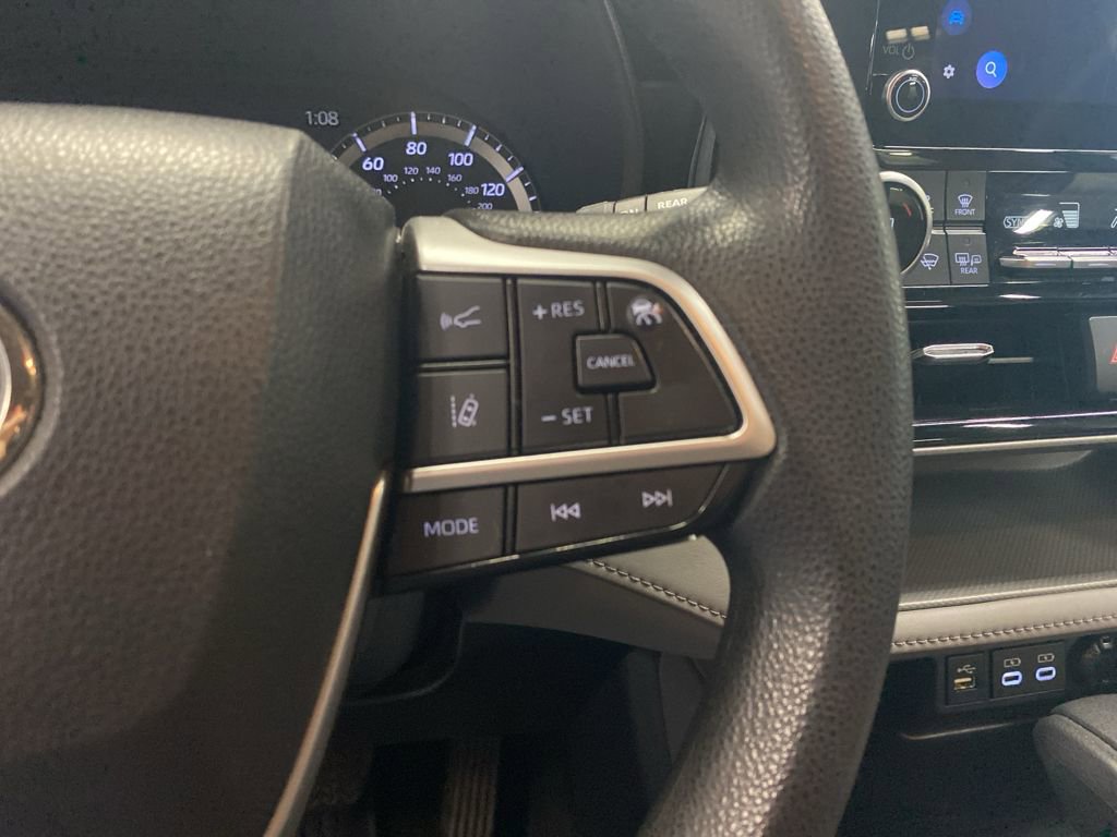 Used 2023 Toyota Highlander L image 21