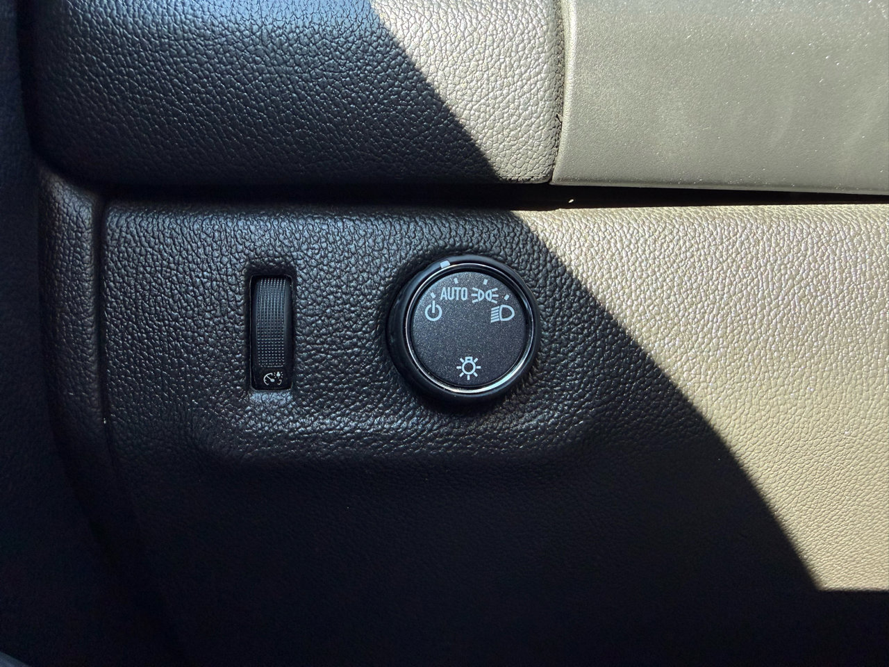 Used 2022 Chevrolet Colorado LT w/ Fleet Safety Package image 23