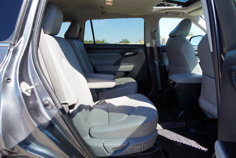 Used 2020 Toyota Highlander XLE AWD/4WD image 87