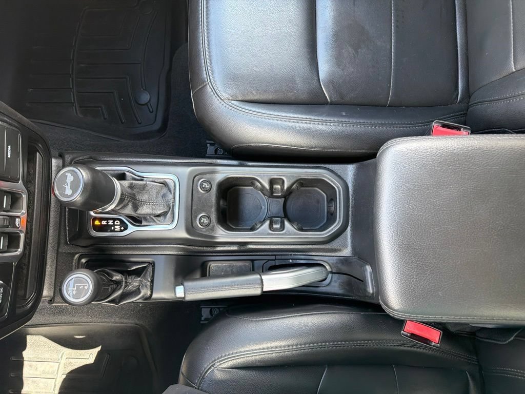 Used 2021 Jeep Wrangler Unlimited Sahara AWD/4WD image 28