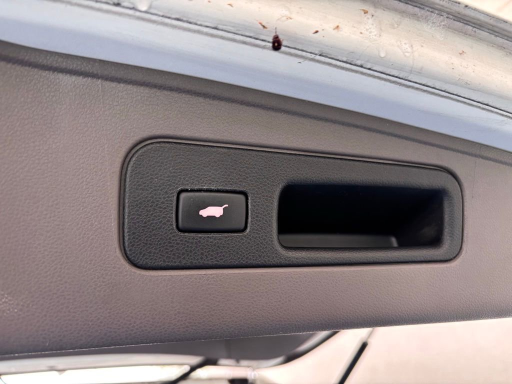 Used 2016 Honda Odyssey Touring Elite image 13