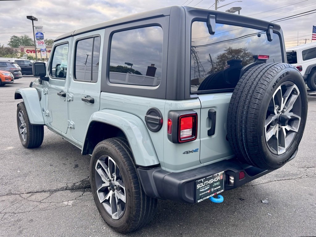 Used 2024 Jeep Wrangler Unlimited image 5