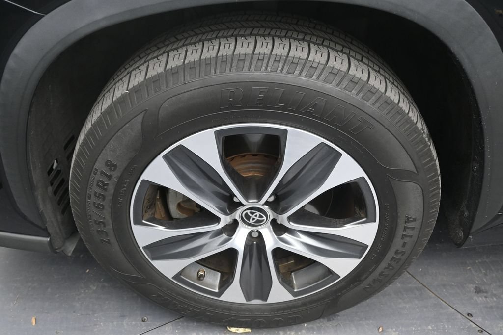 Used 2021 Toyota Highlander XLE FWD image 9