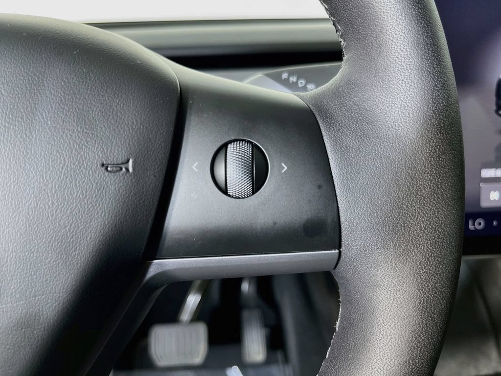 Used 2024 Tesla Model Y Long Range RWD image 14