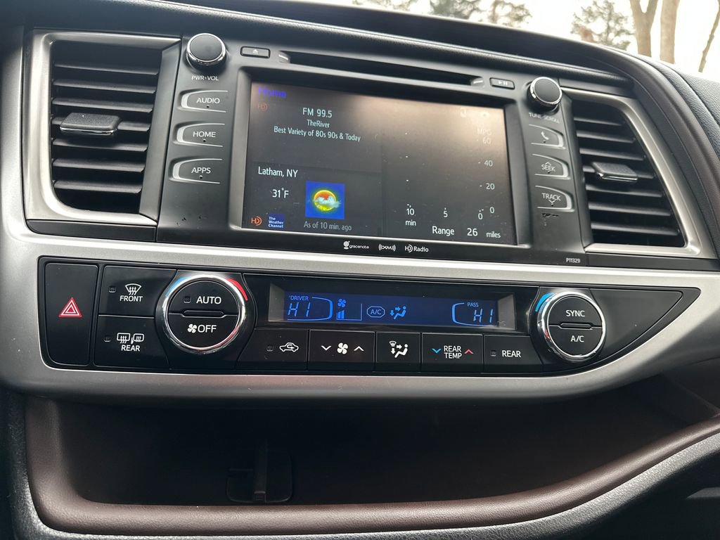 Used 2017 Toyota Highlander LE image 11