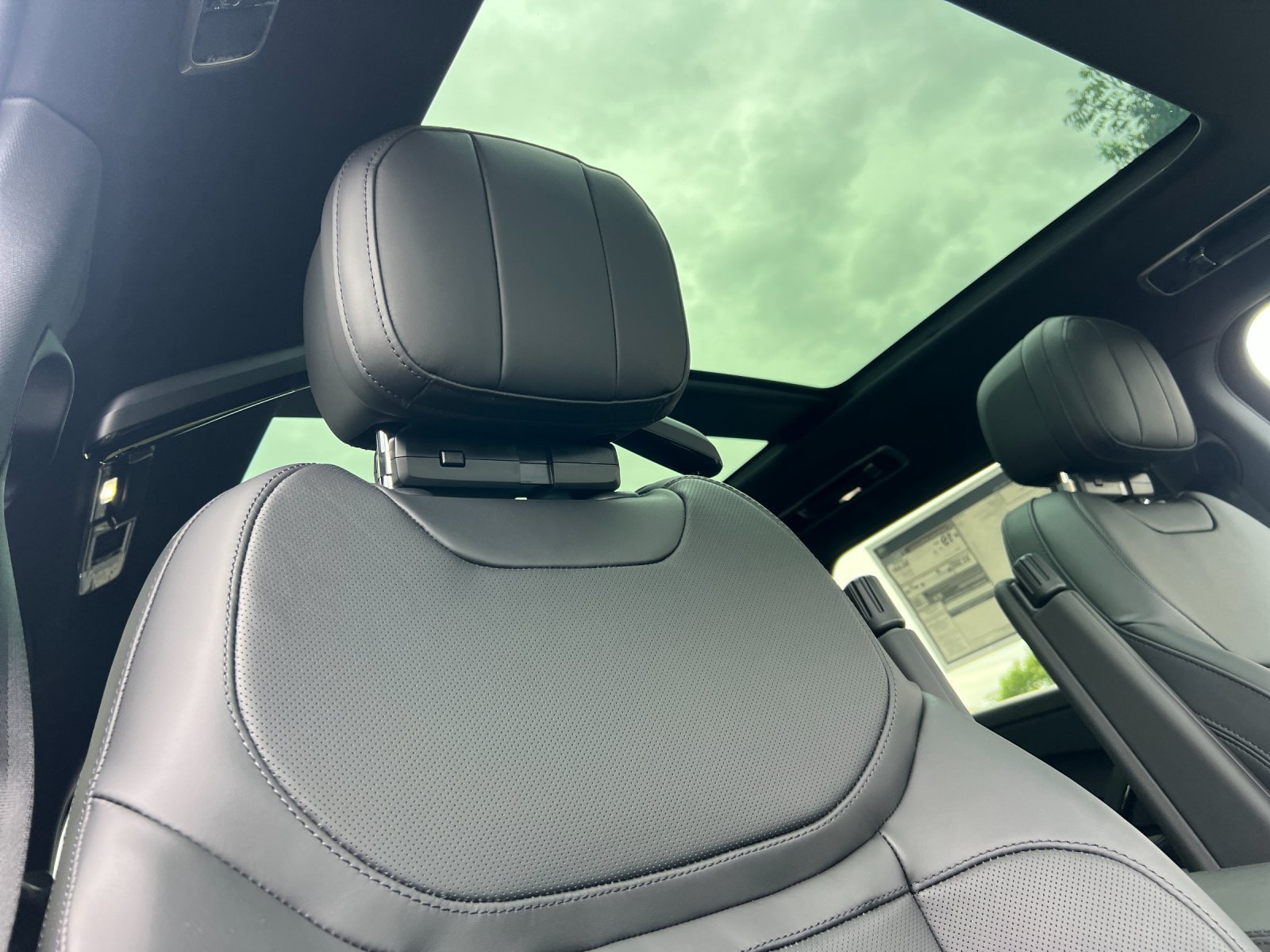 New 2026 Land Rover Range Rover Sport Dynamic SE AWD/4WD image 17