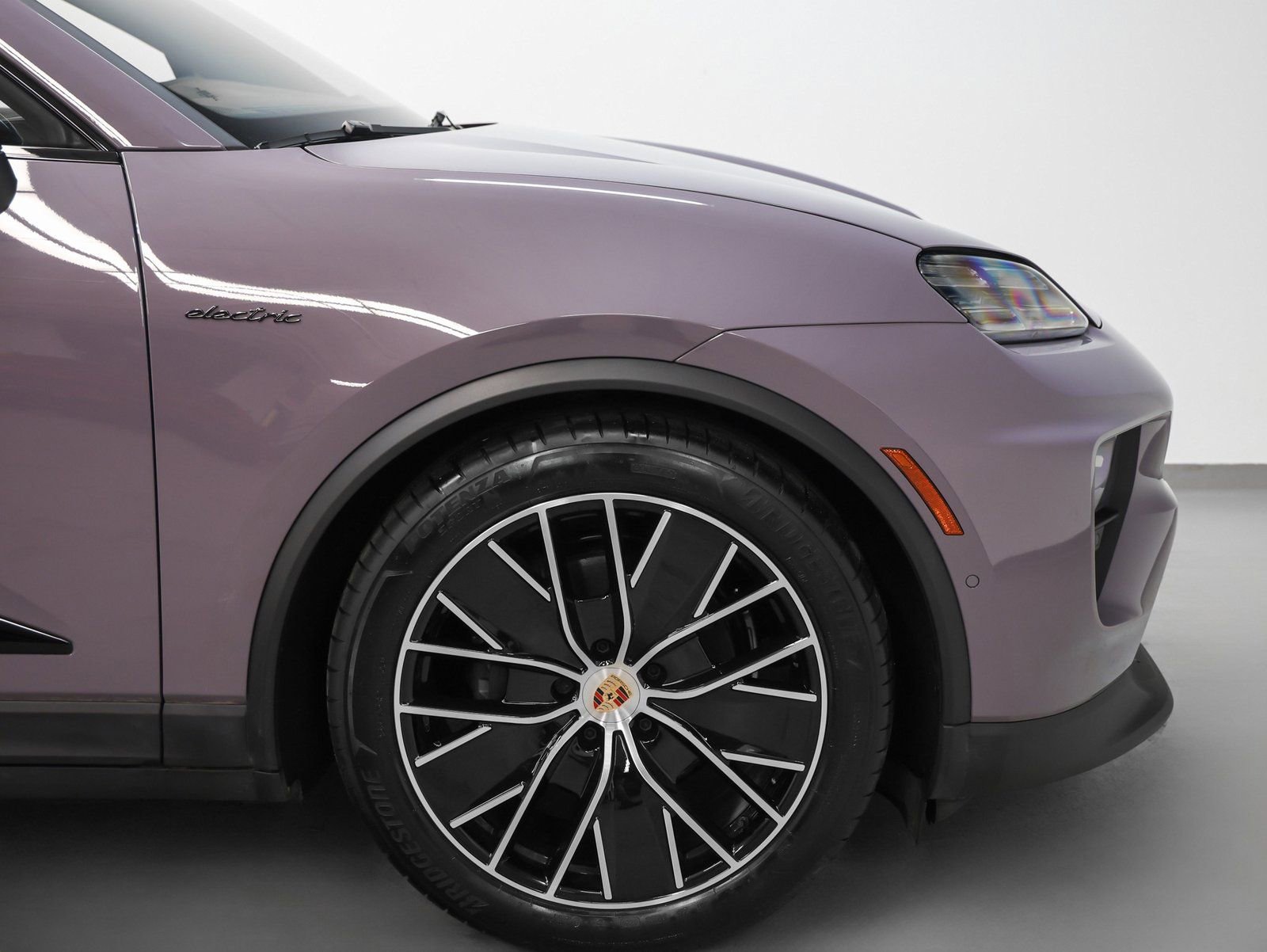 Certified 2025 Porsche Macan 4 Electric image 14