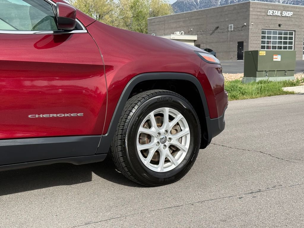 Used 2018 Jeep Cherokee Latitude AWD/4WD image 4