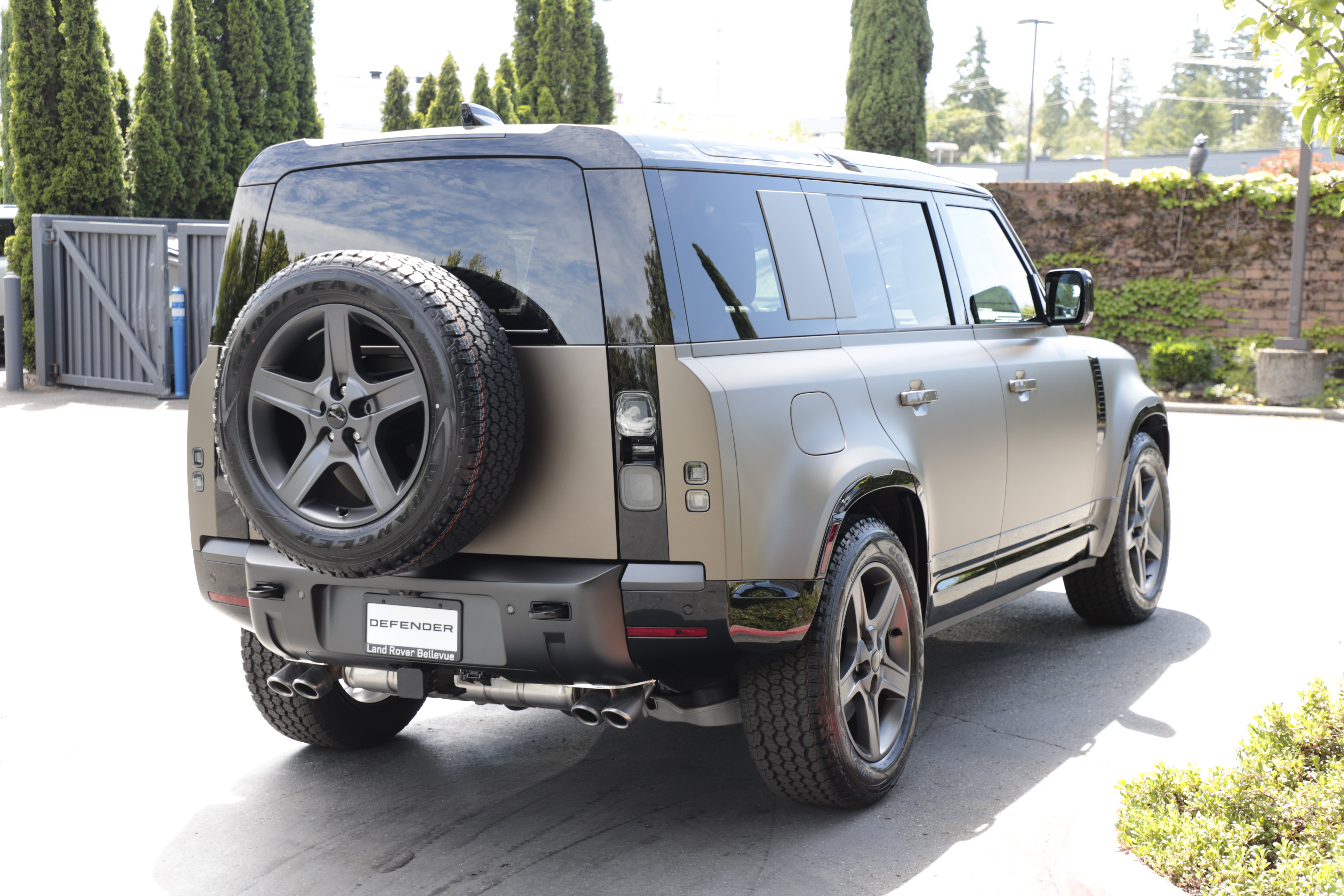 New 2026 Land Rover Defender 110 X-Dynamic SE AWD/4WD image 6
