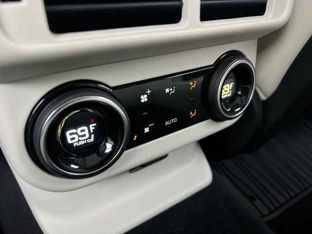 Used 2020 Land Rover Range Rover Velar R-Dynamic S image 16