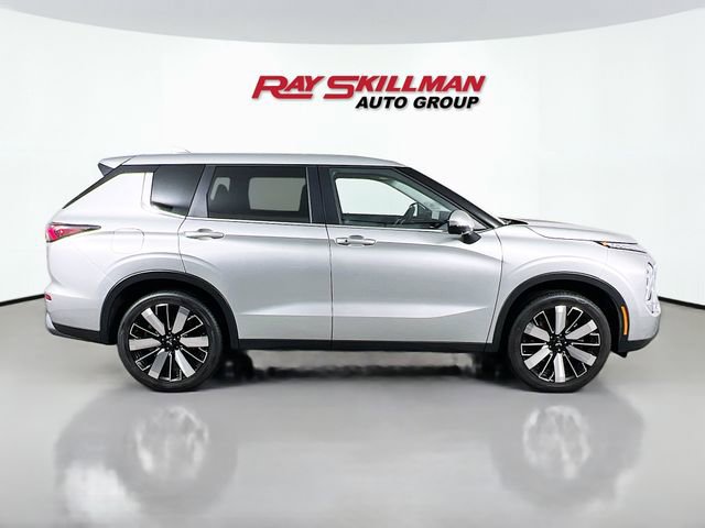 Used 2025 Mitsubishi Outlander SE image 8