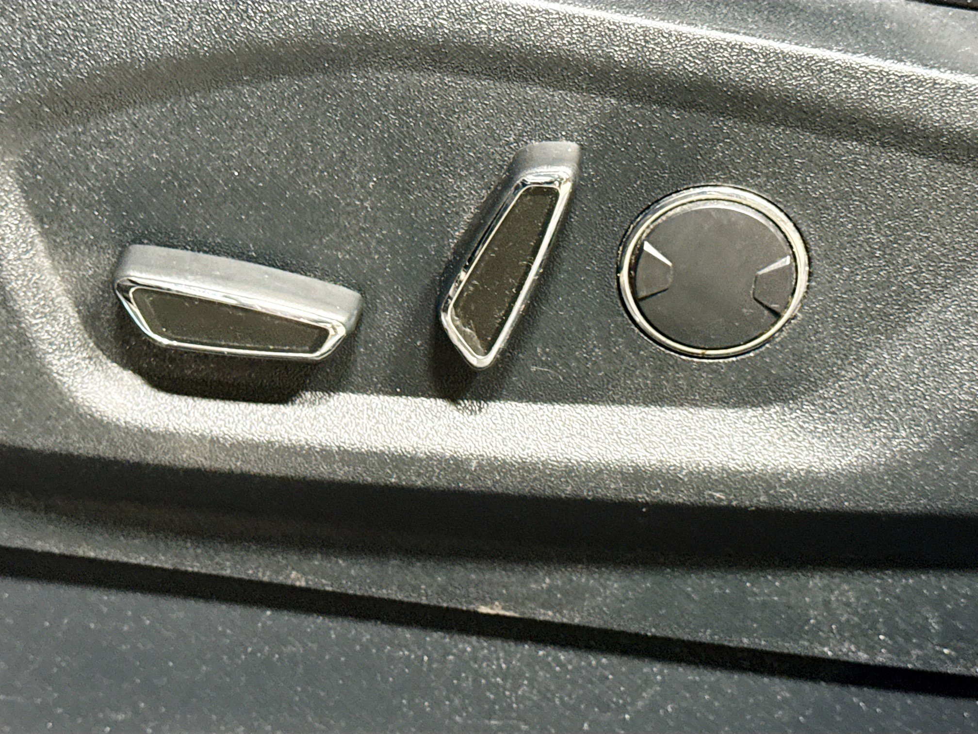 Used 2017 Ford Edge Titanium w/ Equipment Group 301A FWD image 25