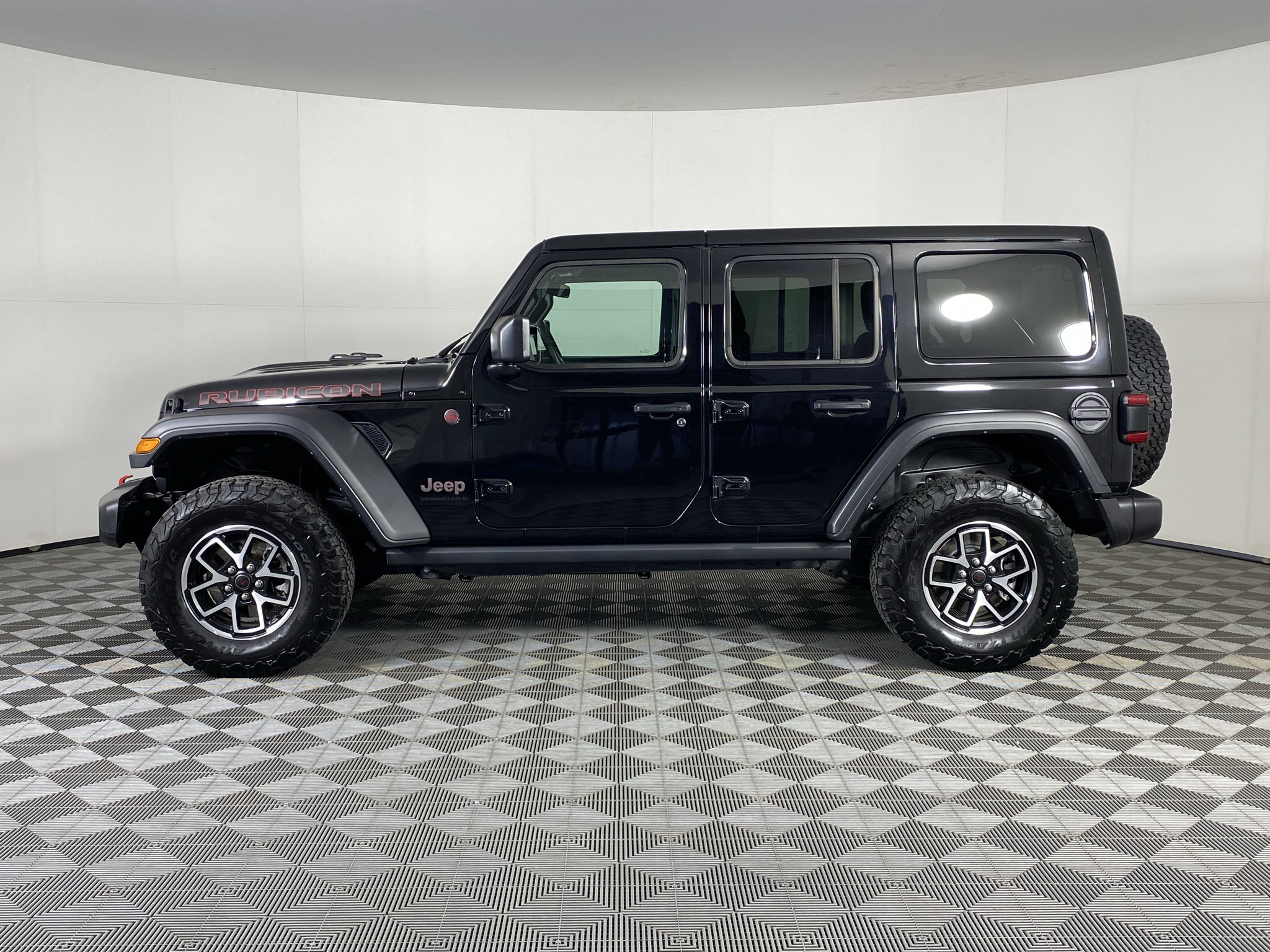 Used 2025 Jeep Wrangler Unlimited Rubicon AWD/4WD image 6