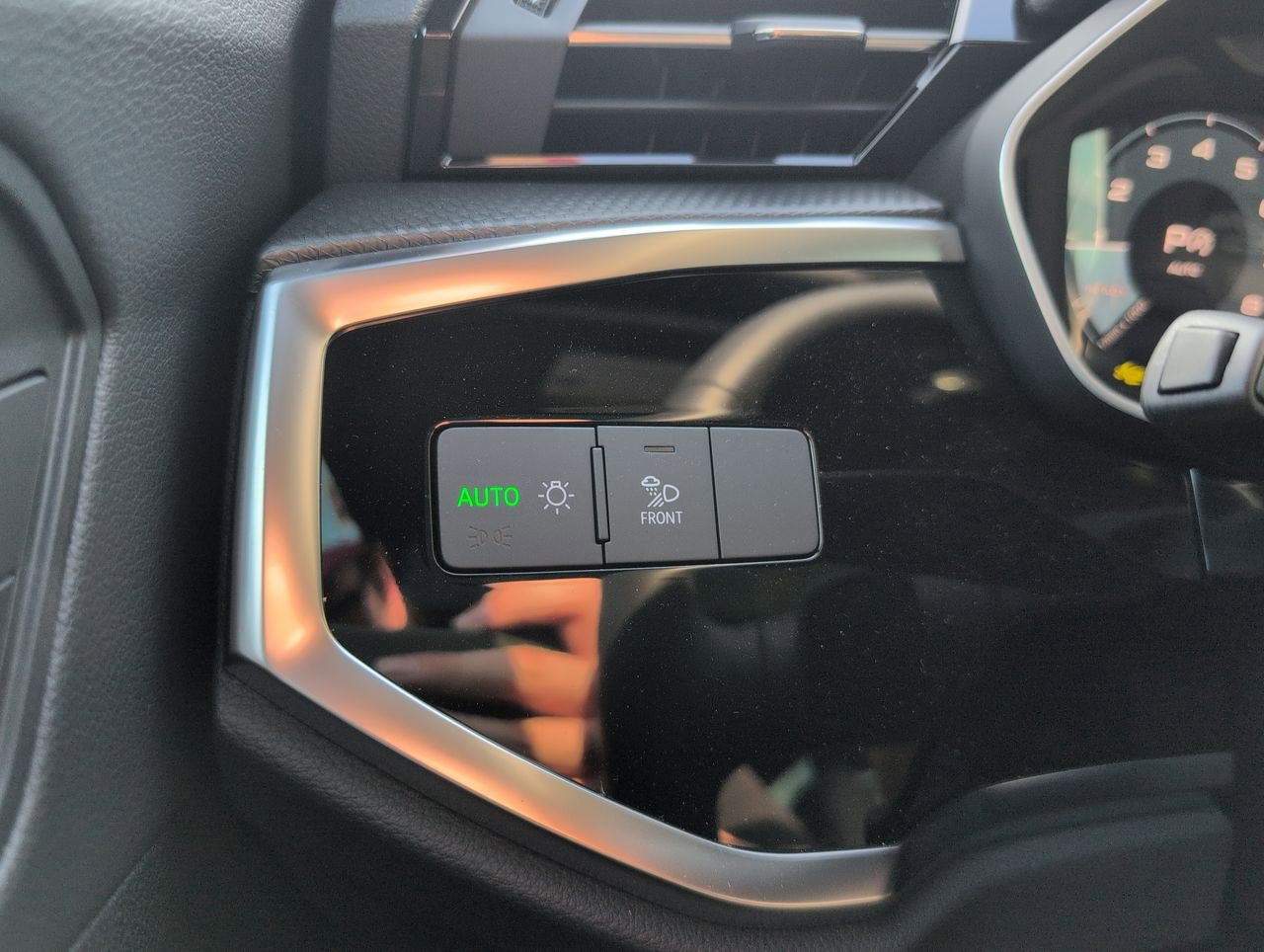 New 2025 Audi Q3 2.0T Premium image 14