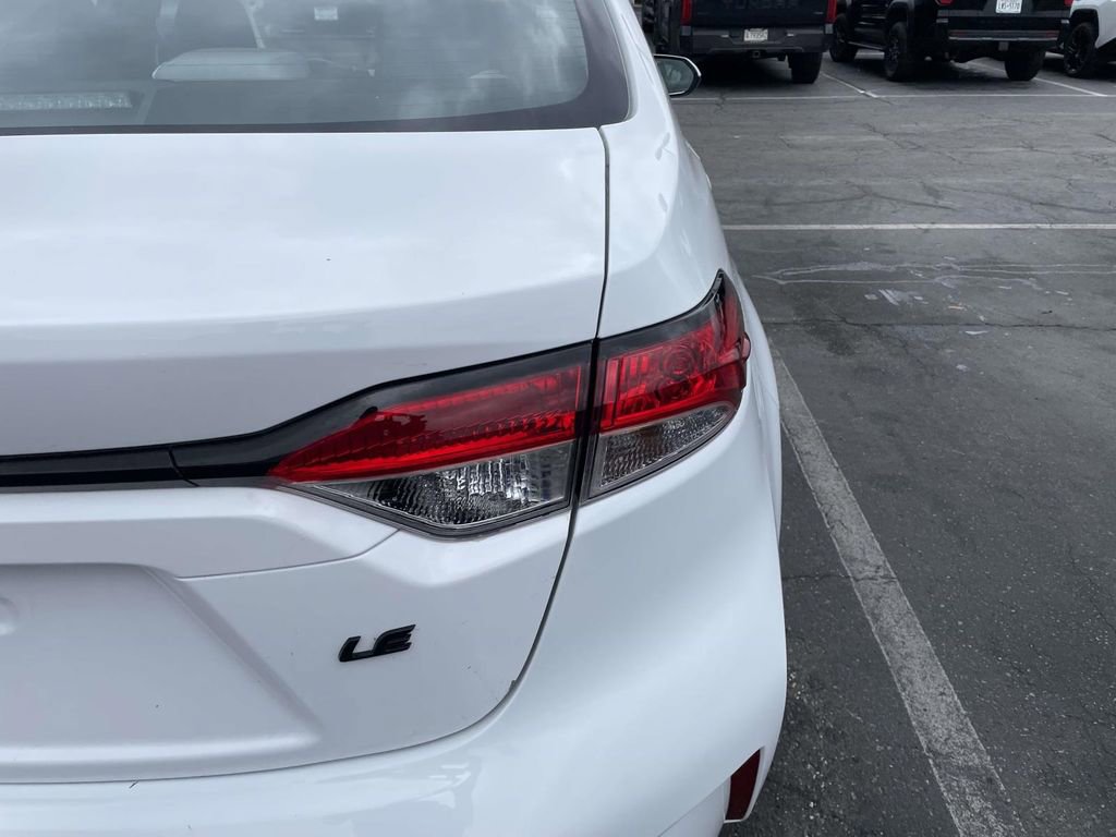 Used 2025 Toyota Corolla LE image 17