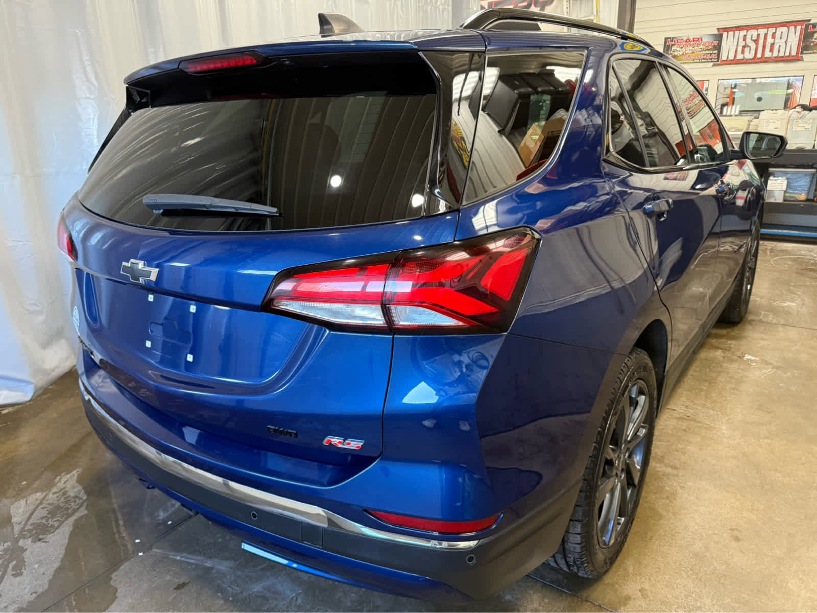 Used 2022 Chevrolet Equinox RS AWD/4WD image 5