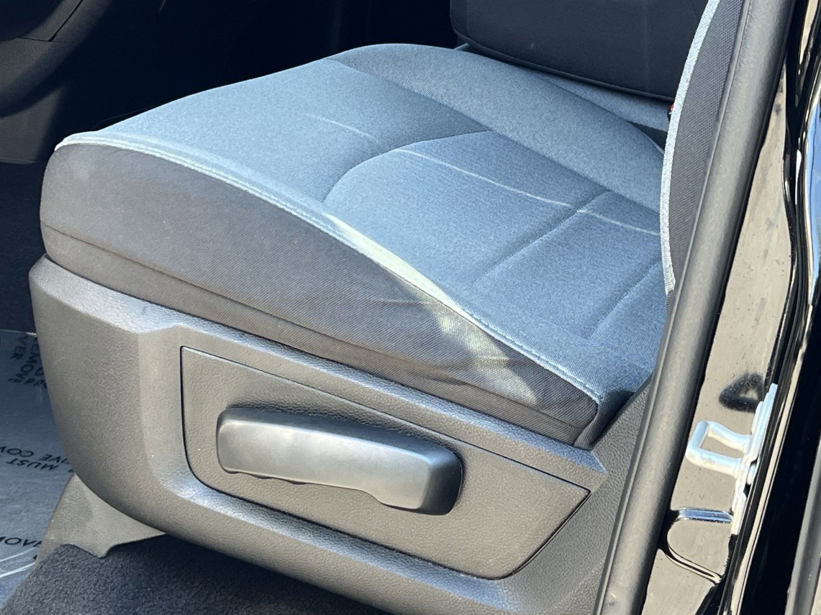 Used 2024 RAM 1500 Classic SLT AWD/4WD image 19