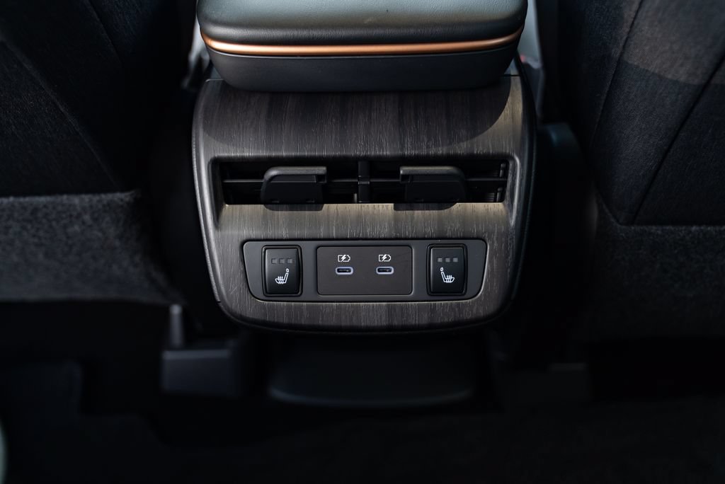 Used 2025 Nissan Ariya AWD image 8