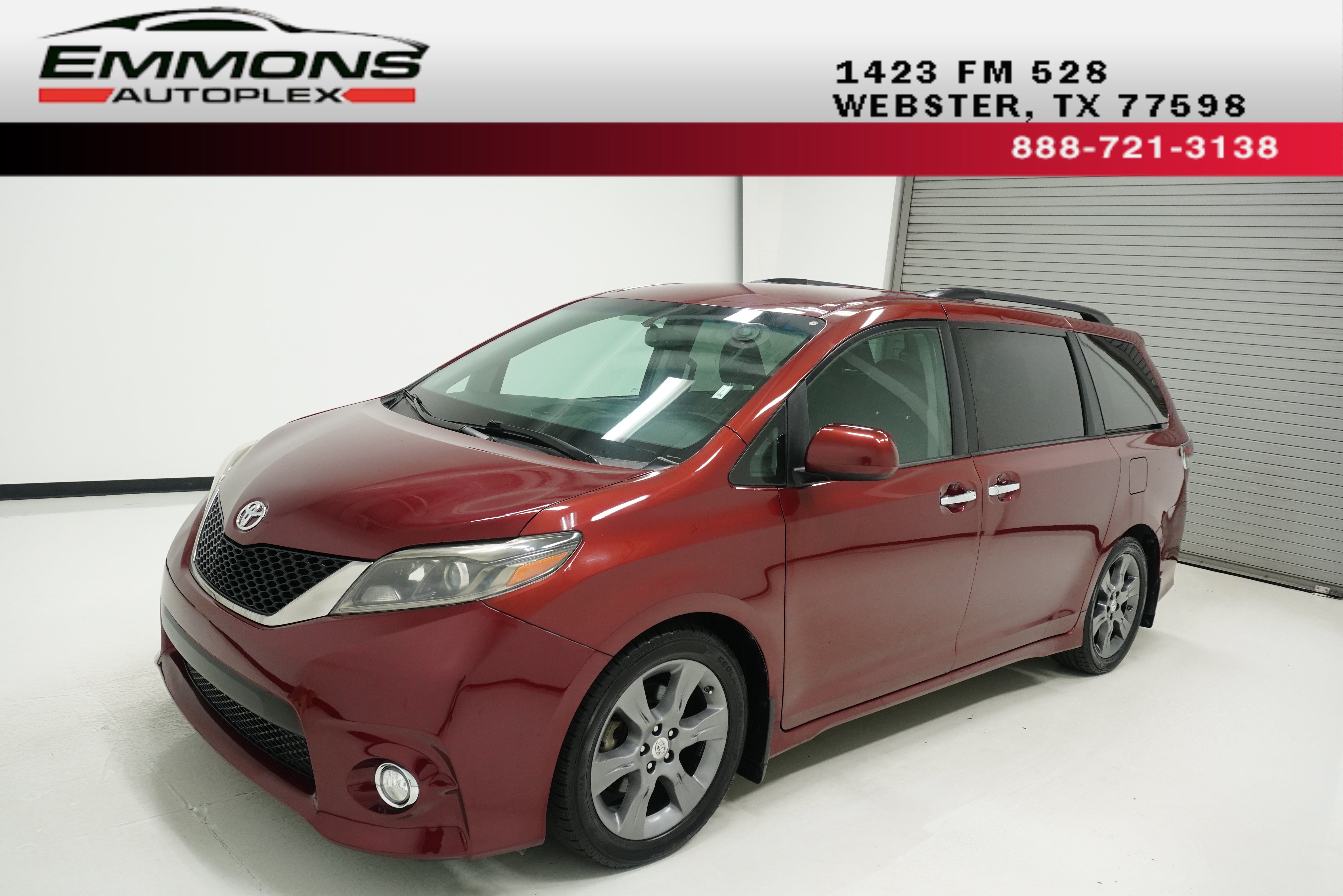 Used 2016 Toyota Sienna SE FWD image 1
