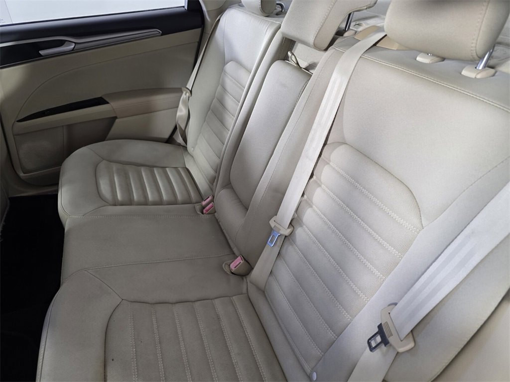 Used 2015 Ford Fusion SE image 16