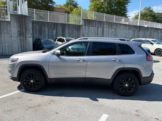 Used 2019 Jeep Cherokee Latitude Plus w/ Cold Weather Group AWD/4WD image 4
