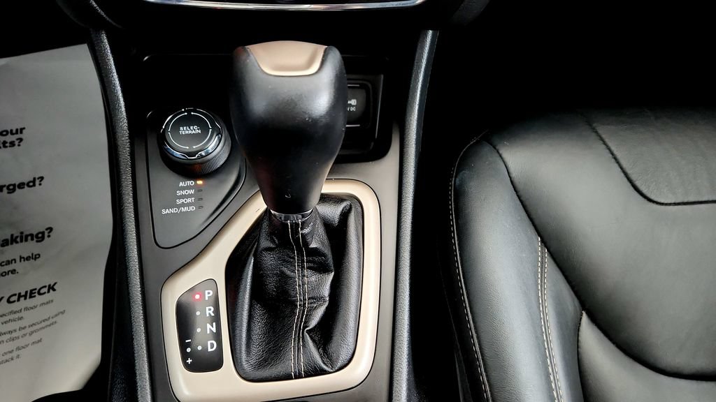 Used 2017 Jeep Cherokee Limited AWD/4WD image 25