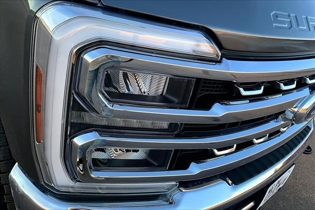 Used 2025 Ford F250 Lariat w/ Chrome Package image 31