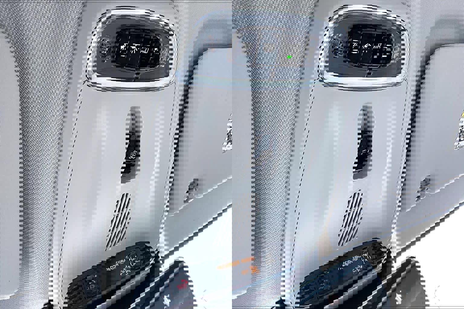 Used 2020 Volvo S60 T5 Momentum image 32