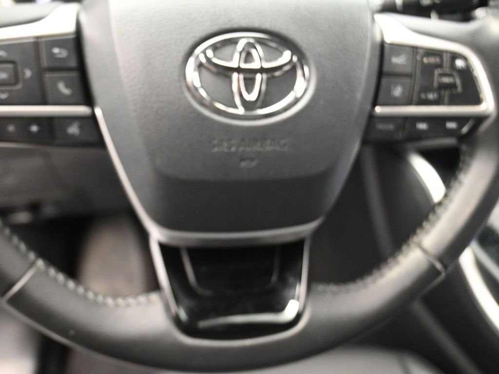 Used 2024 Toyota Highlander XSE FWD image 12