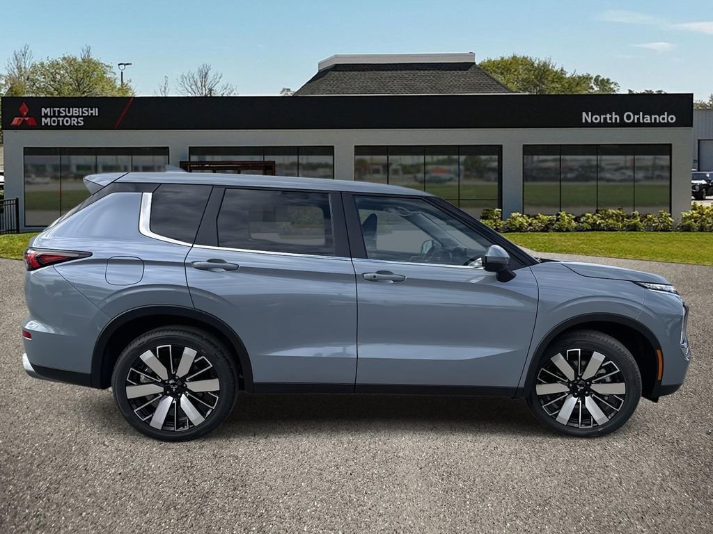 New 2026 Mitsubishi Outlander SE image 7